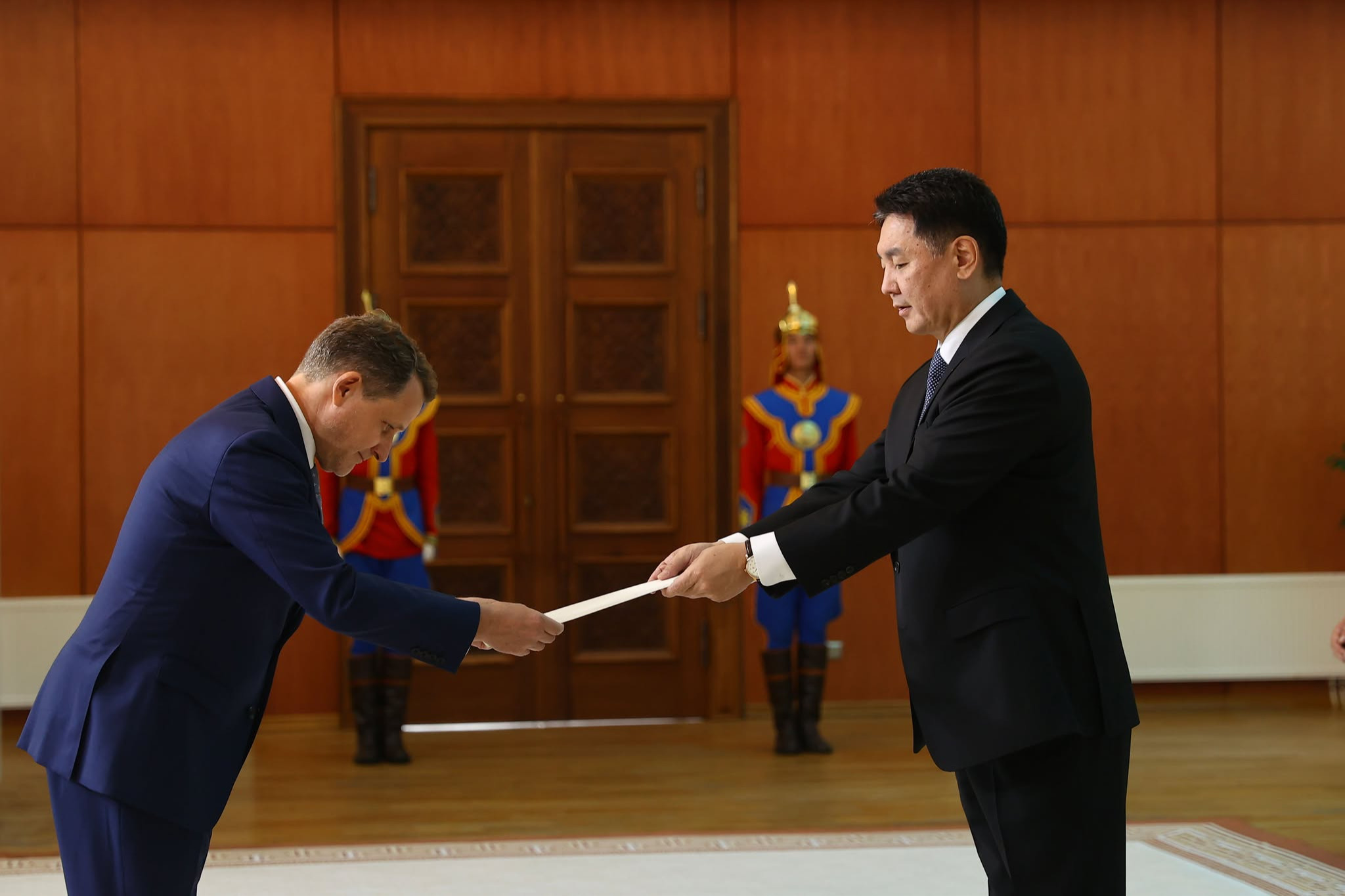 Канад Улсын Элчин сайд Итгэмжлэх жуух бичгээ өргөн барилаа